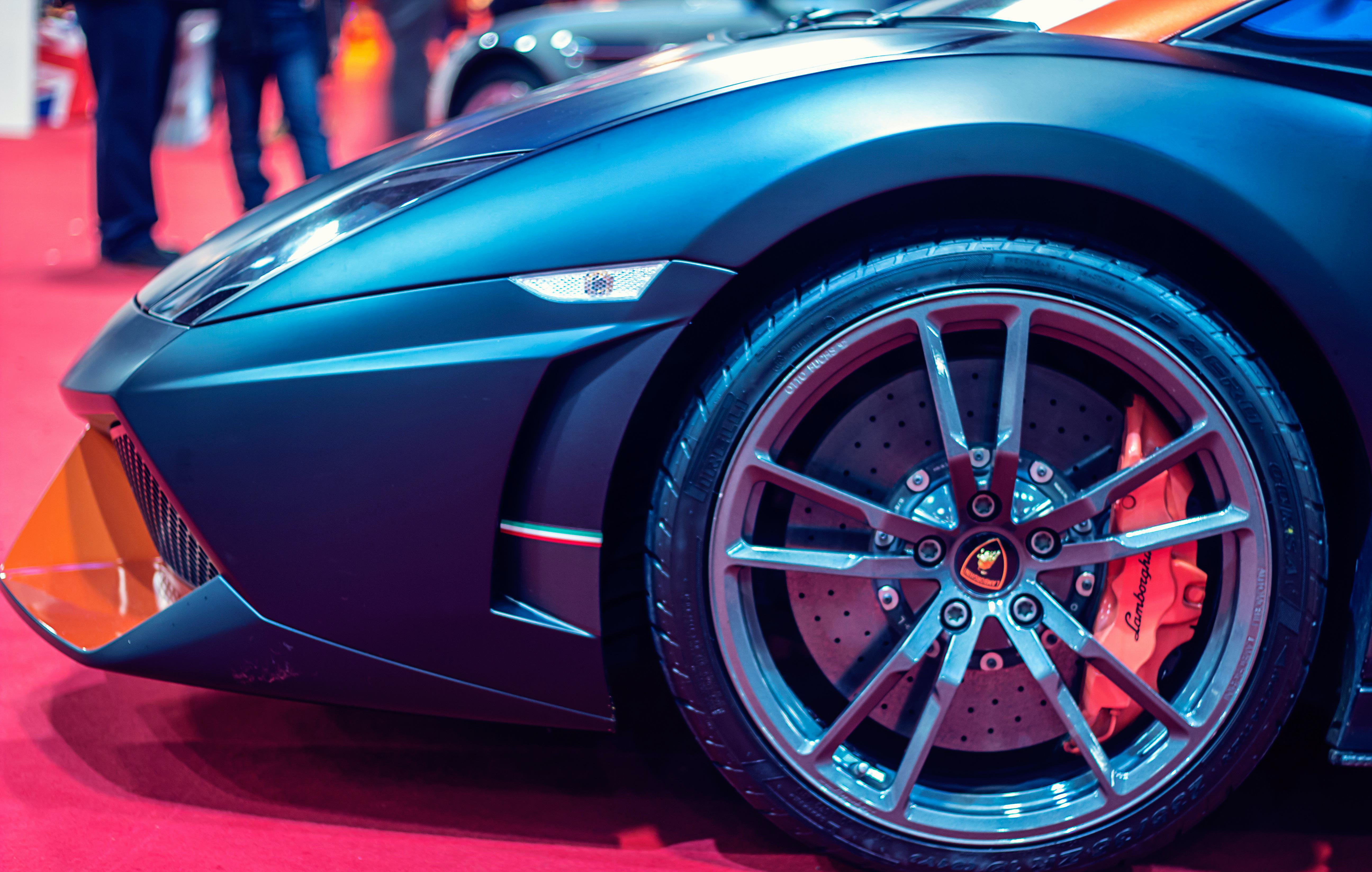 „Lamborghini“ elektriniai superautomobiliai primins „erdvėlaivius“