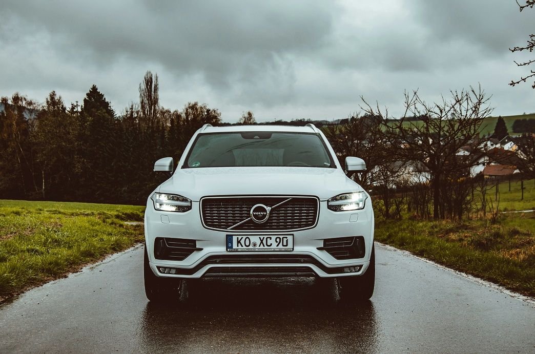 Volvo XC90 vairuotojams: kiek realiai kainuoja eksploatacija?